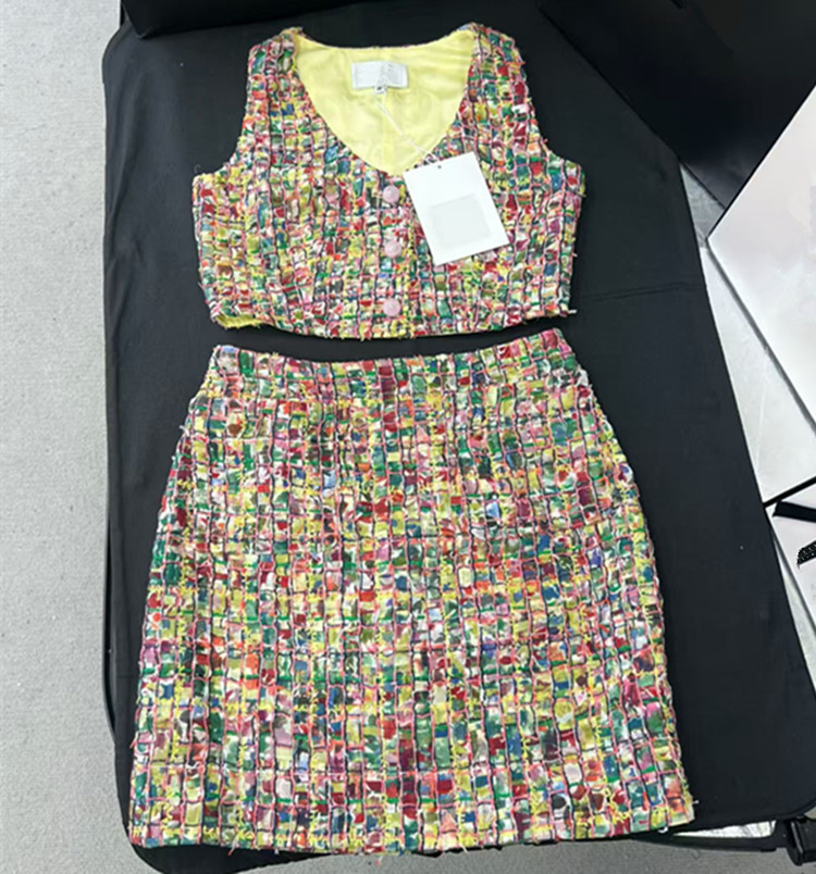 Winter Clothing Color - Maßgeschneiderte europäische Damen-Wintermode 2026: Farbenfrohes ärmelloses